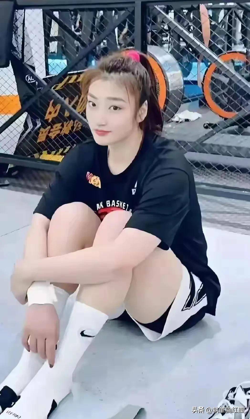 开云体育--关于宫鲁鸣暗示李梦或缺席亚洲杯后者发文暂别国家队的信息
