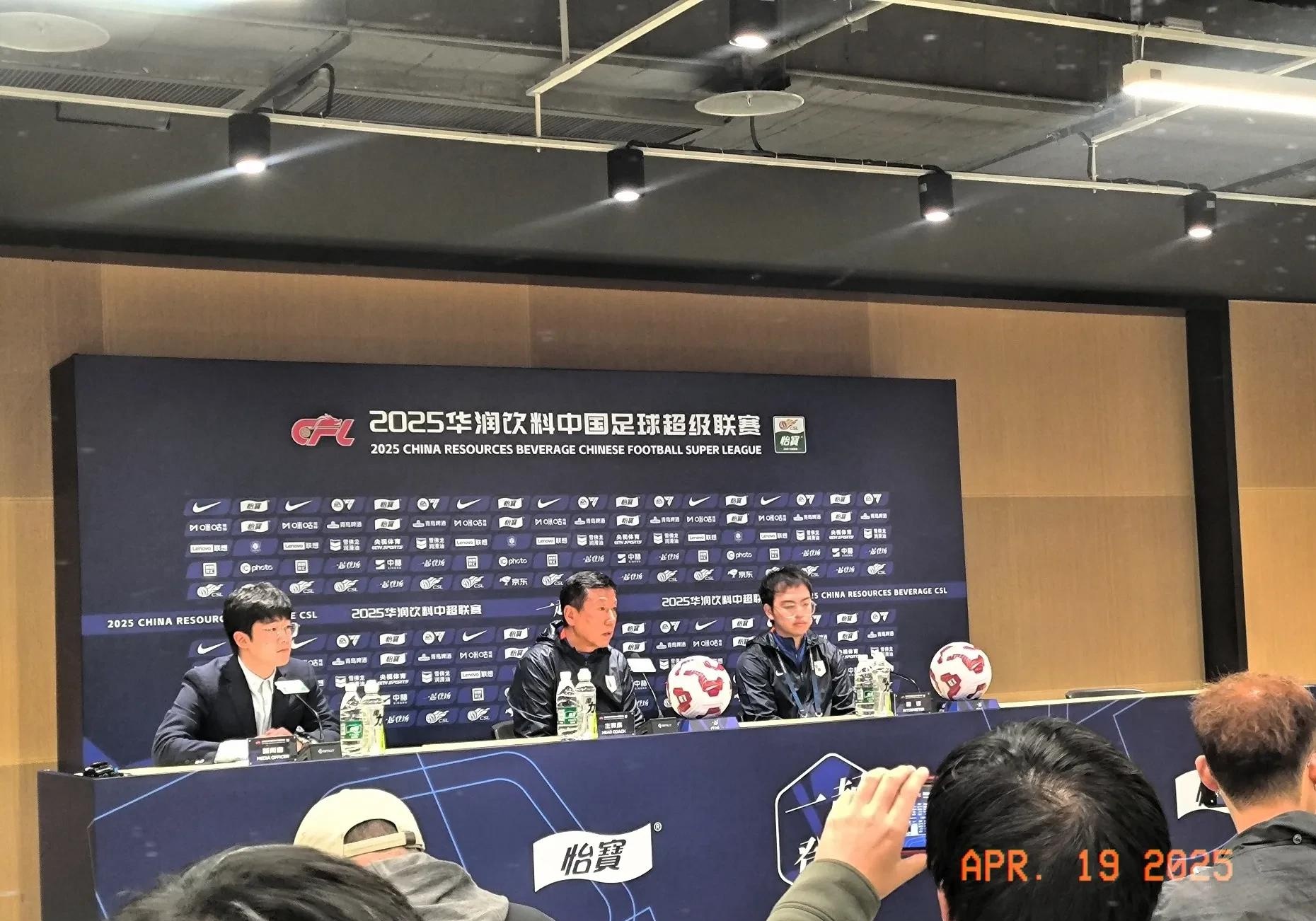 开云体育--球队主教练公开批评球员表现，对阵容做出调整