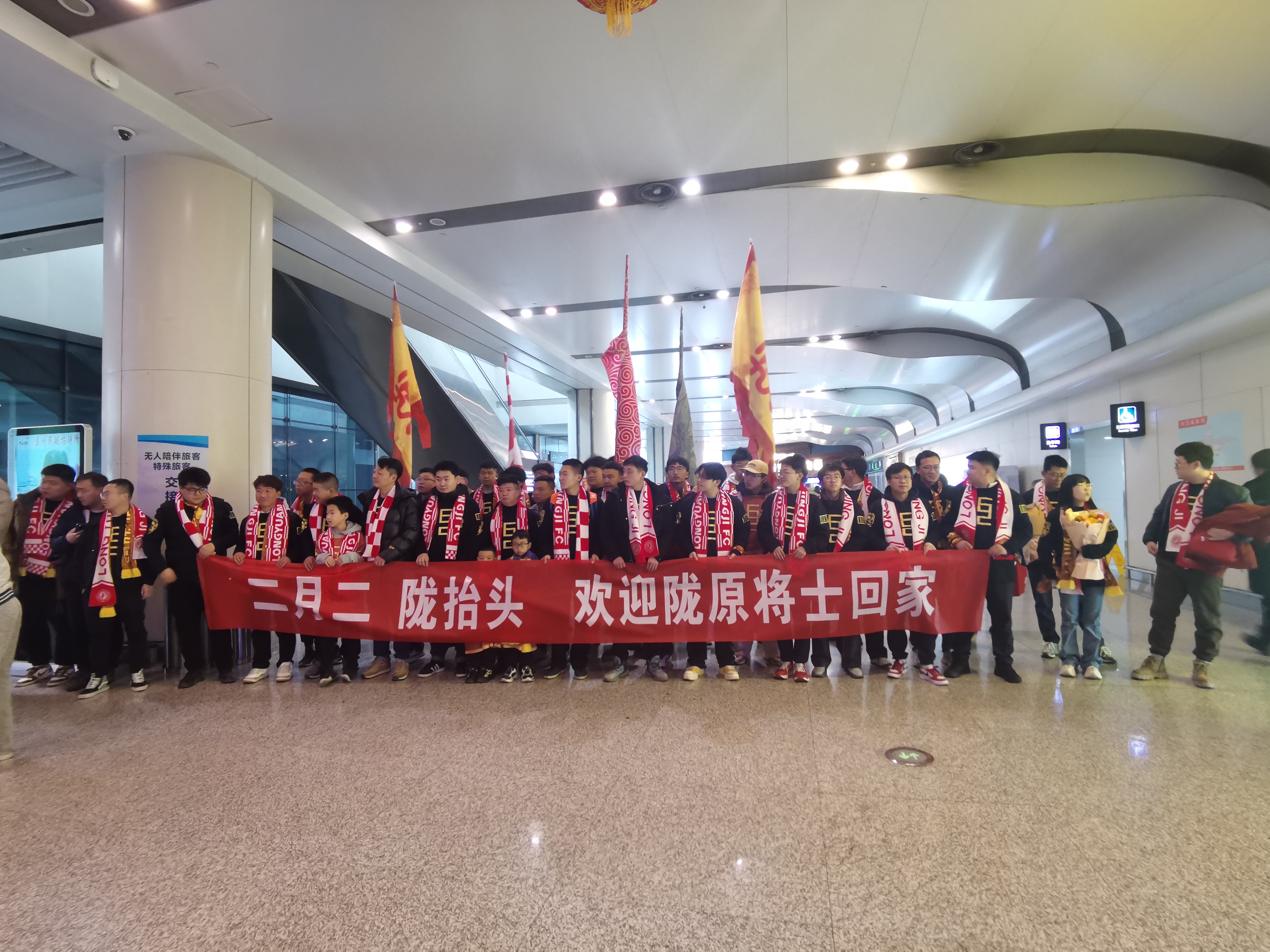 冠军杯赛季后赛火热开启，竞技水平提高引爆球迷热情
